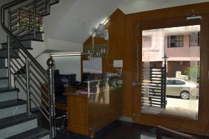 Metro Park,Near Ampa Skywalk Mall,2 star