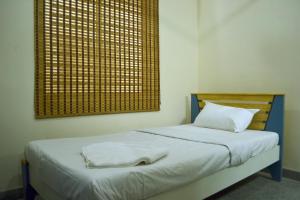 Metro Park,Near Ampa Skywalk Mall,2 star