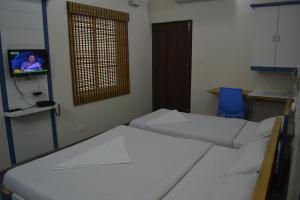 Metro Park,Near Ampa Skywalk Mall,2 star
