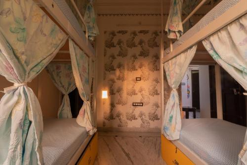 whereabout hostel udaipur