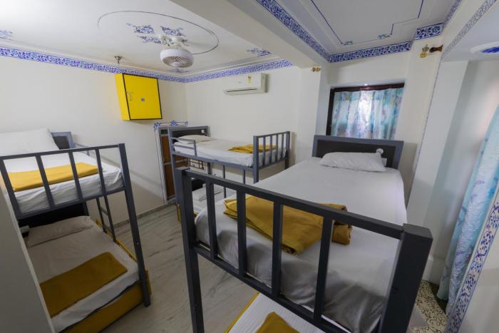 whereabout hostel udaipur