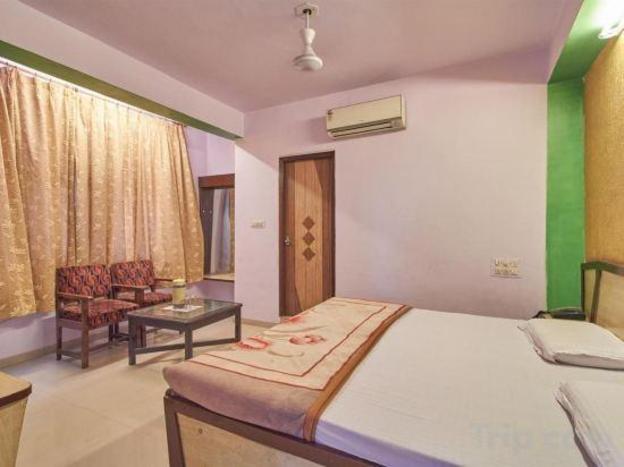 hotel deep palace near bus stand udaipole