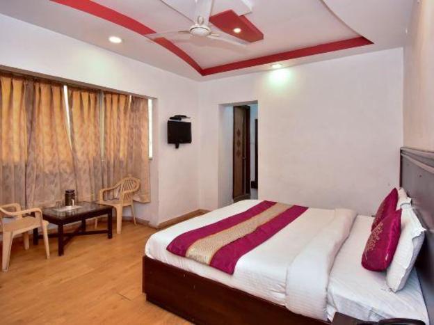 hotel deep palace near bus stand udaipole