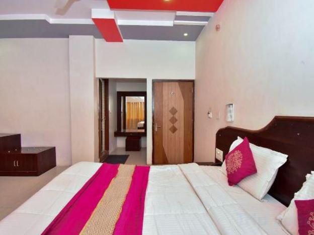 hotel deep palace near bus stand udaipole