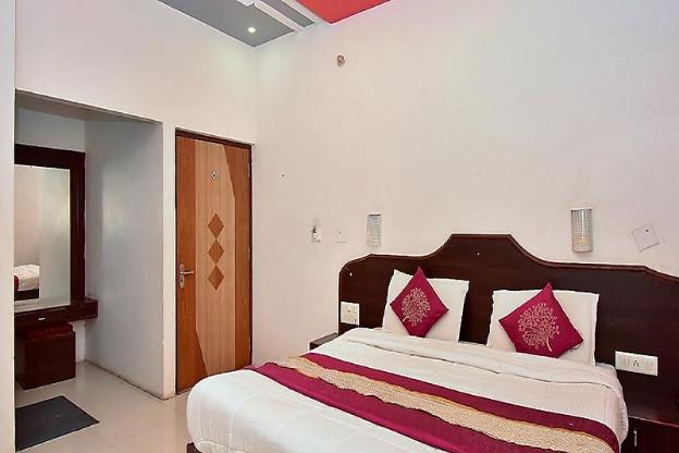 hotel deep palace near bus stand udaipole