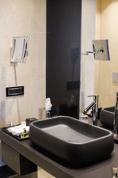 maritim hotel plaza tirana