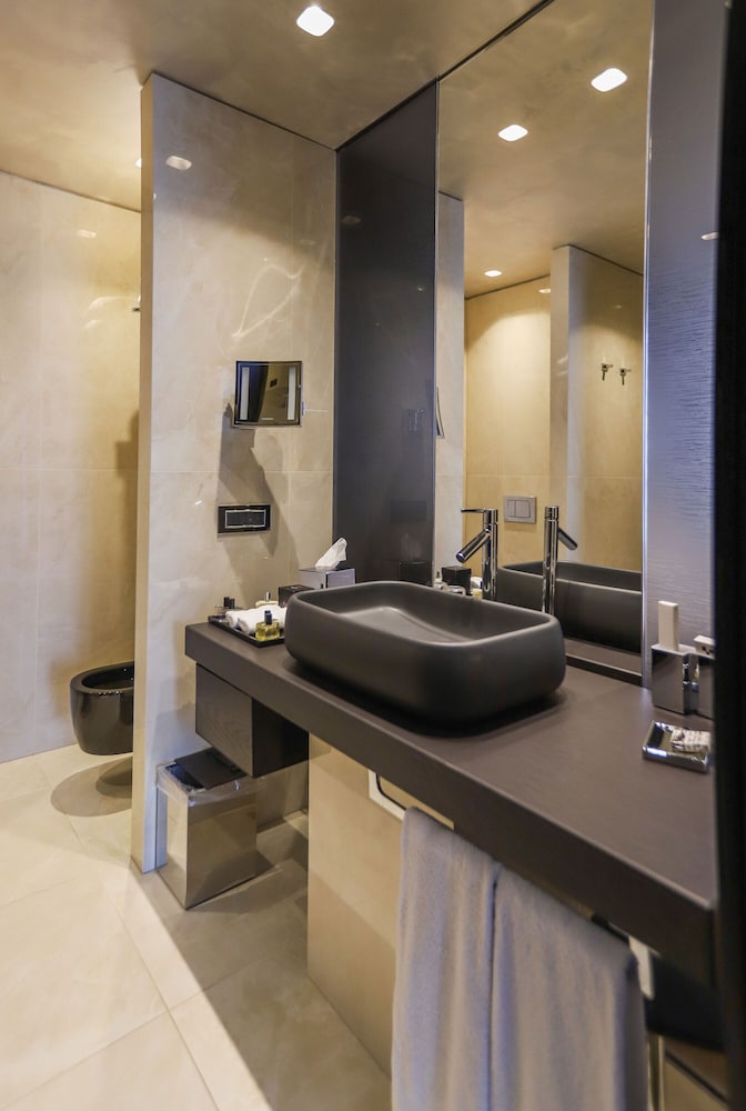 maritim hotel plaza tirana