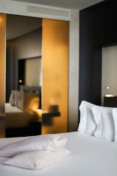 maritim hotel plaza tirana