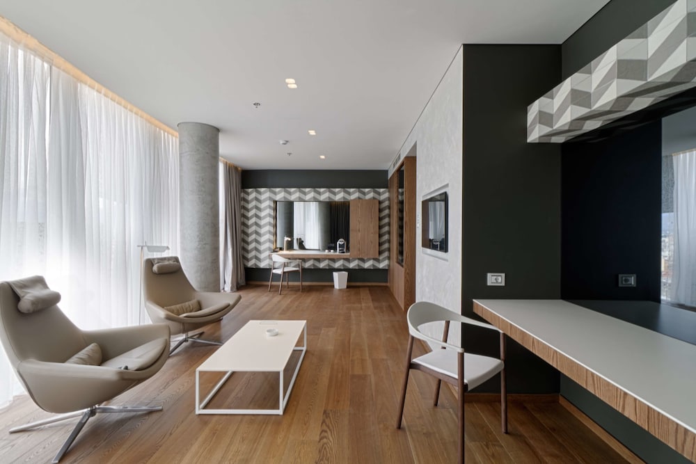 maritim hotel plaza tirana