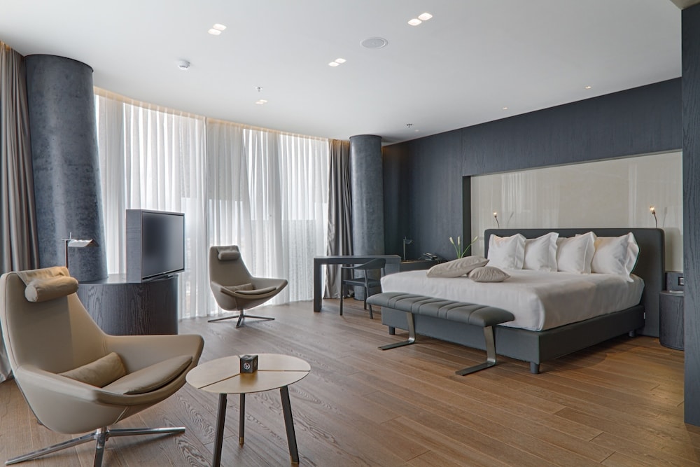 maritim hotel plaza tirana