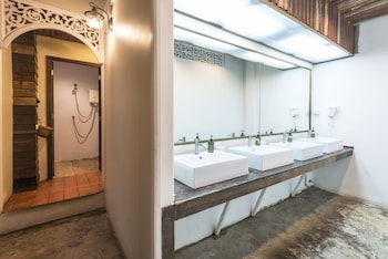 suneta hostel khaosan