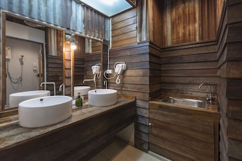 suneta hostel khaosan