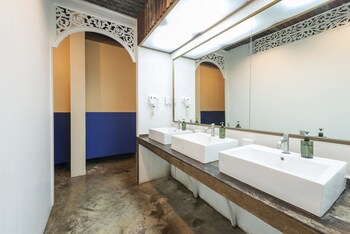 suneta hostel khaosan