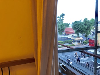 suneta hostel khaosan