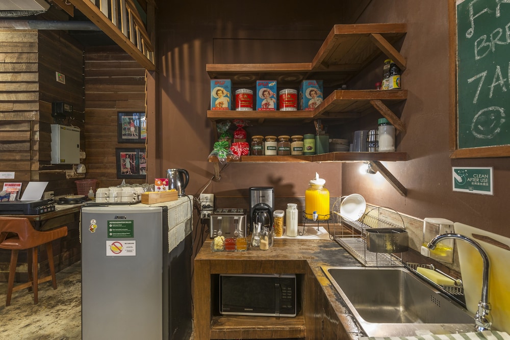 suneta hostel khaosan