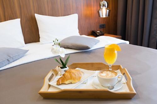 five points square city center