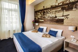 five points square city center