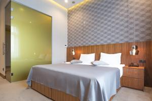 five points square city center