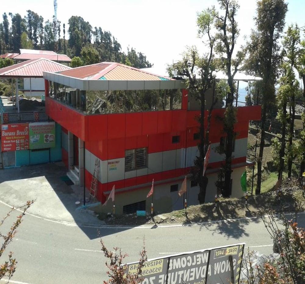 Burans Breeze A Home Away From Home,Dhanaulti>>Dehradun,4 star