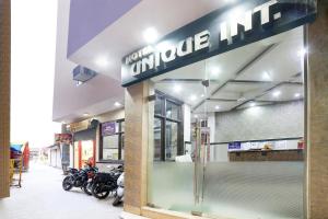 hotel unique international