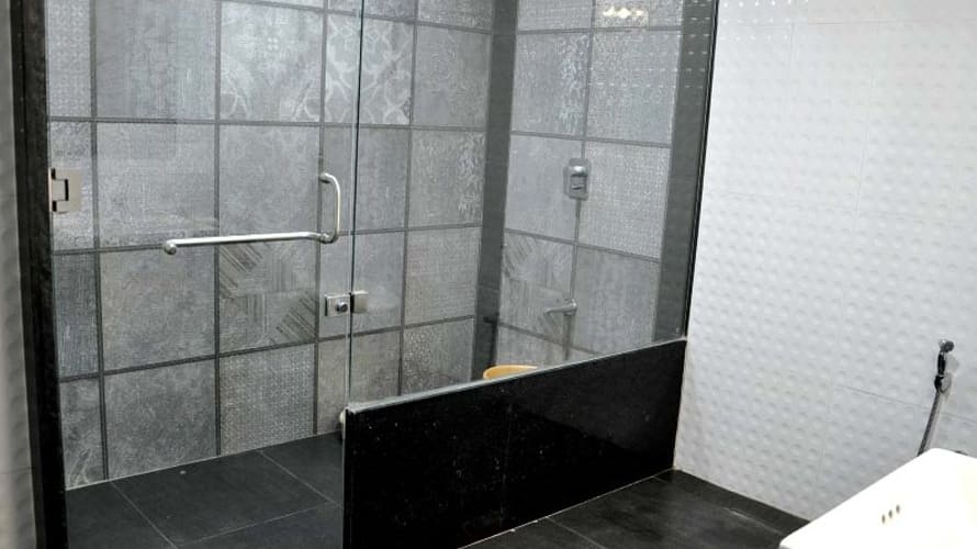 lumbinis grand hotel