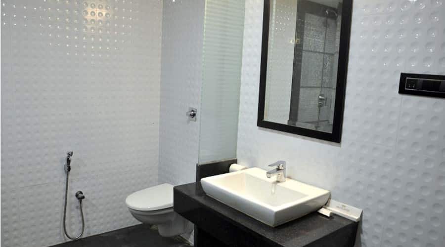 lumbinis grand hotel