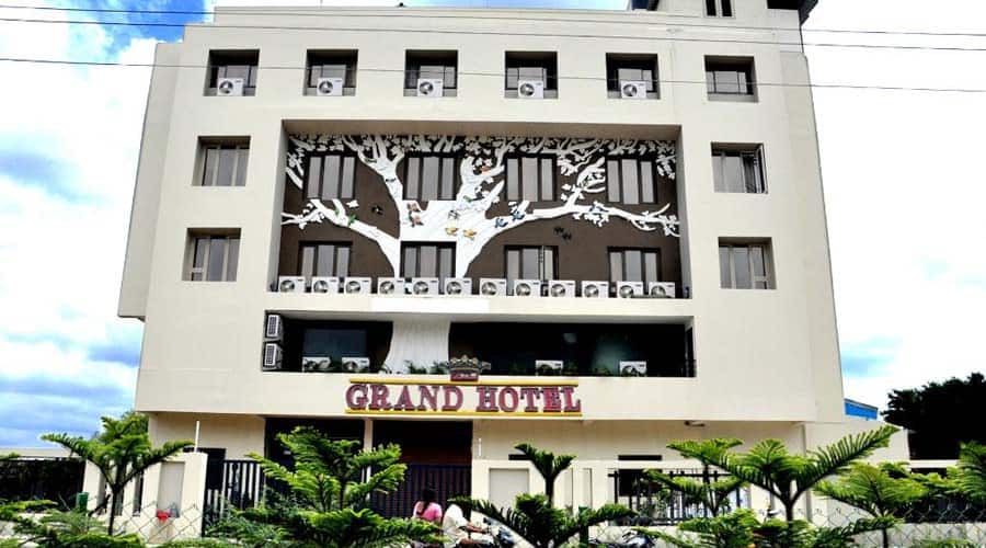 lumbinis grand hotel