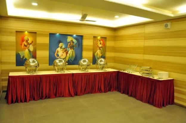 lumbinis grand hotel