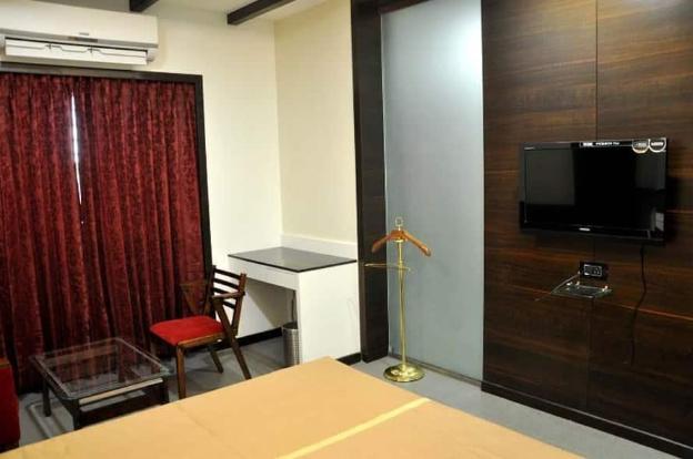 lumbinis grand hotel