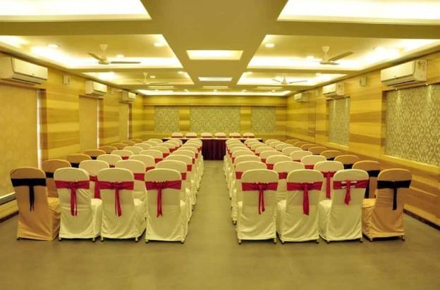 lumbinis grand hotel