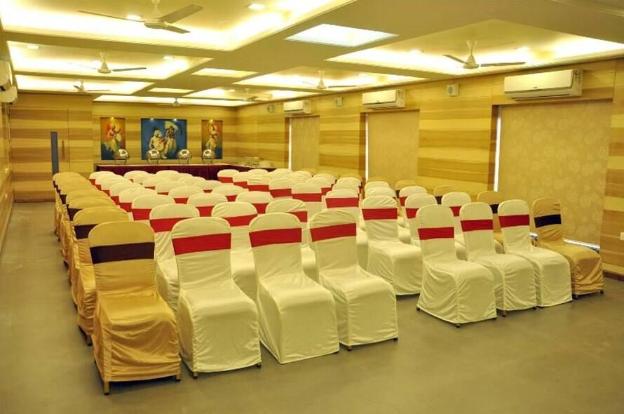 lumbinis grand hotel