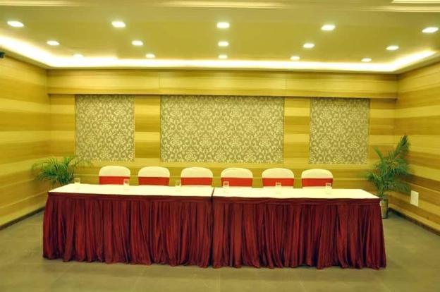 lumbinis grand hotel