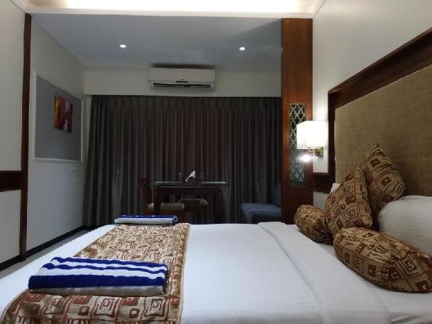 lumbinis grand hotel