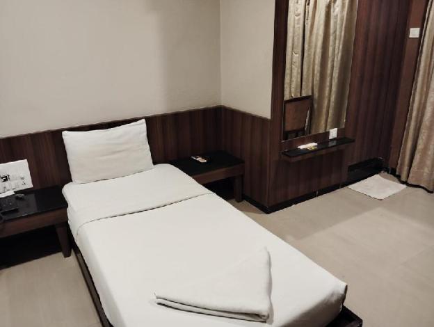 lumbinis grand hotel