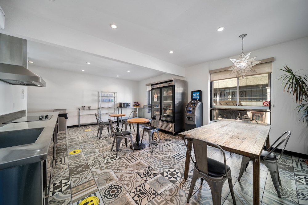 samesun hollywood hostel