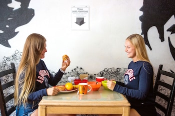 samesun hollywood hostel