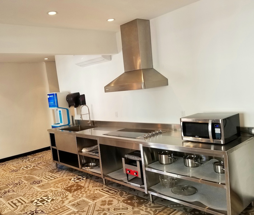 samesun hollywood hostel