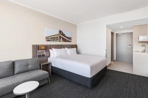 Mercure Sydney Bankstown,Blaxcell>>Bankstown,4 star