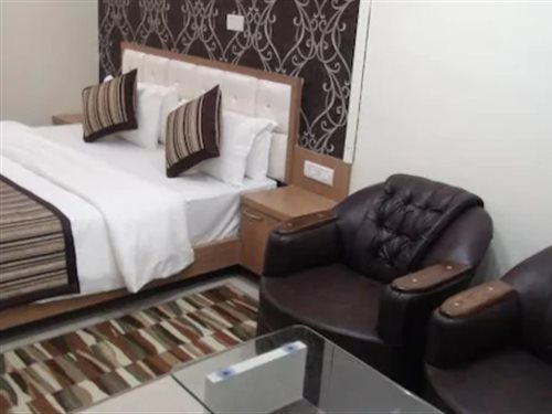 Hotel Rahi,Near Railway Station,3 star