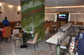 hotel maharani regency zirakpur