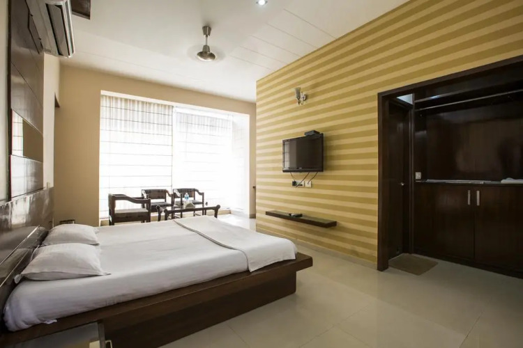 hotel maharani regency zirakpur