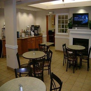 La Quinta Inn & Suites By Wyndham Jackson Airport,Near Trustmark Park,3 star