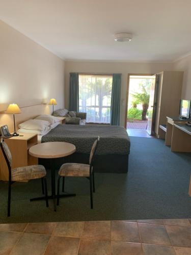 arthur phillip motor inn