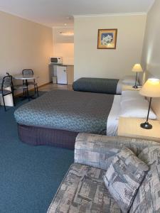 arthur phillip motor inn