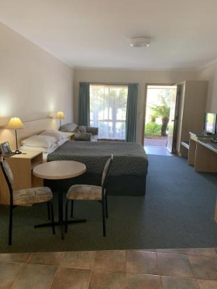 arthur phillip motor inn
