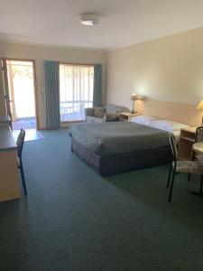 arthur phillip motor inn