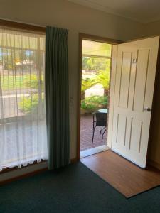 arthur phillip motor inn