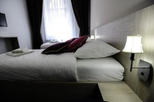 hotel story