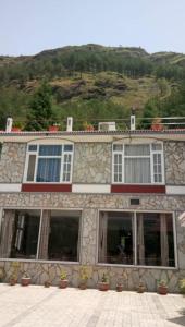 Mashoo Resorts,Manikaran Road, Hathithan P.O. Bhuntar Dist Kullu,3 star