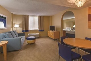 La Quinta Inn & Suites West Palm Beach Airport,Palm Beach>>Lantana,3 star